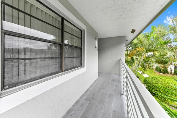 Property Slideshow image 2 of 42 | 33 southport ln d, Boynton Beach, FL, 33436