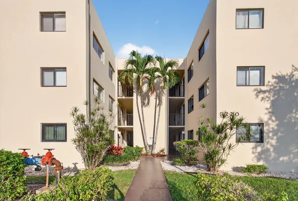 Property Slideshow image 3 of 65 | 5220 las verdes cir apt 322, Delray Beach, FL, 33484