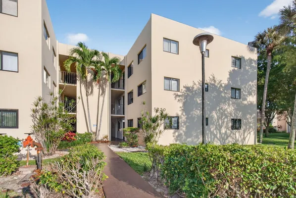 Property Slideshow image 2 of 65 | 5220 las verdes cir apt 322, Delray Beach, FL, 33484