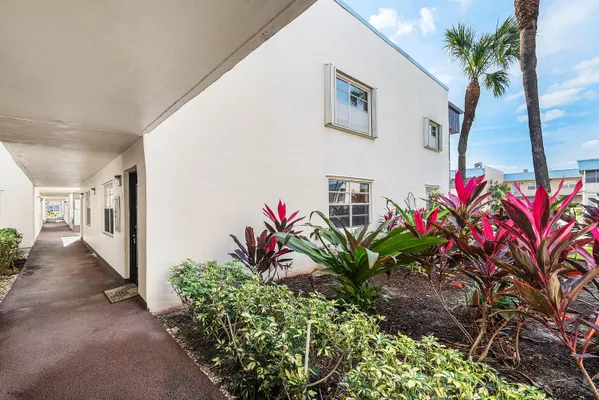 Property Slideshow image 2 of 67 | 447 burgundy j, Delray Beach, FL, 33484
