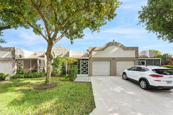 Property Slideshow image 2 of 29 | 18900 stewart cir 2, Boca Raton, FL, 33496