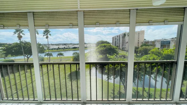 Property Slideshow image 2 of 31 | 6936 huntington ln 405, Delray Beach, FL, 33446