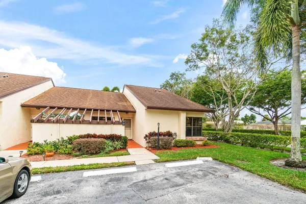 Property Slideshow image 3 of 37 | 3742 english ln d, Lake Worth, FL, 33467