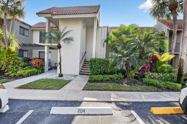 Property Slideshow image 2 of 46 | 5785 fairway park ct apt 204, Boynton Beach, FL, 33437