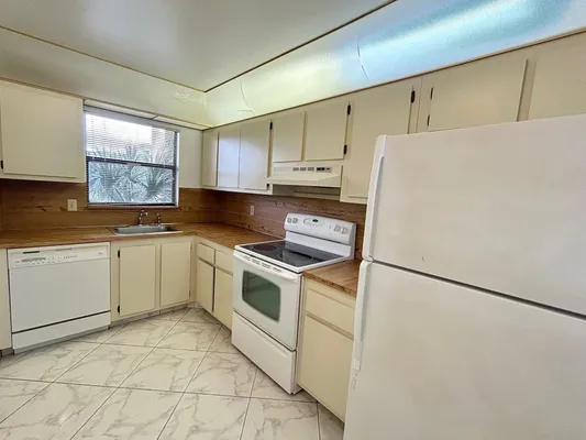 Property Slideshow image 2 of 25 | 4700 lucerne lakes blvd 407, Lake Worth, FL, 33467