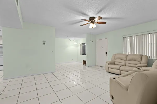 Property Slideshow image 2 of 32 | 5280 las verdes cir 219, Delray Beach, FL, 33484