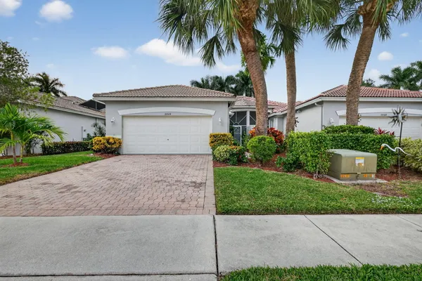 Property Slideshow image 2 of 37 | 10564 royal caribbean cir, Boynton Beach, FL, 33437