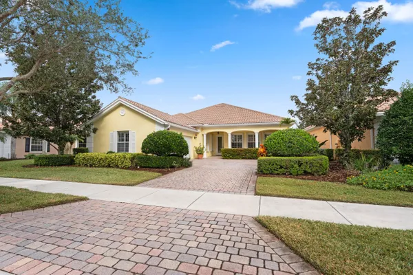 Property Slideshow image 2 of 40 | 5422 barbados sq, Vero Beach, FL, 32967