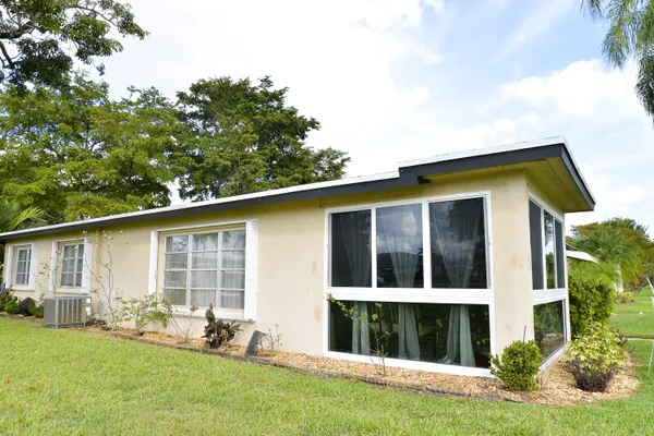 Property Slideshow image 3 of 30 | 1027 south dr a, Delray Beach, FL, 33445