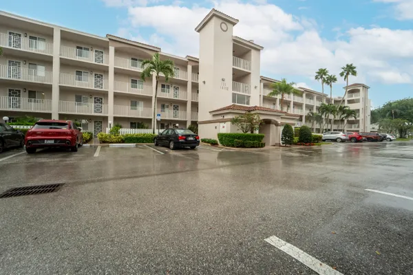 Property Slideshow image 2 of 50 | 14112 huntington pointe dr 309, Delray Beach, FL, 33484