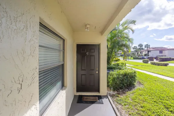Property Slideshow image 3 of 33 | 21215 lago cir c, Boca Raton, FL, 33433