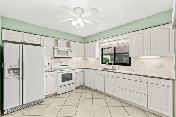 Property Slideshow image 2 of 35 | 4888 equestrian cir b, Boynton Beach, FL, 33436