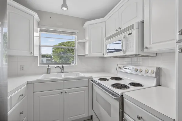 Property Slideshow image 2 of 37 | 319 windsor, West Palm Beach, FL, 33417