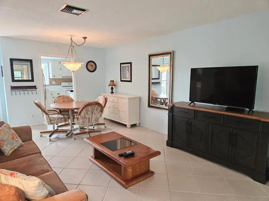 Property Slideshow image 3 of 26 | 2520 dudley dr j, West Palm Beach, FL, 33415