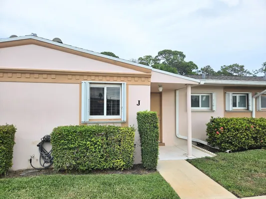 Property Slideshow image 2 of 26 | 2520 dudley dr j, West Palm Beach, FL, 33415