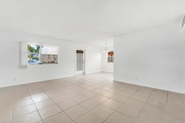 Property Slideshow image 2 of 22 | 541 saxony l, Delray Beach, FL, 33446