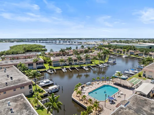 Property Slideshow image 3 of 24 | 2600 s kanner hwy f8, Stuart, FL, 34994