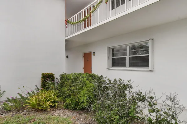 Property Slideshow image 3 of 38 | 2600 se ocean blvd s7, Stuart, FL, 34996