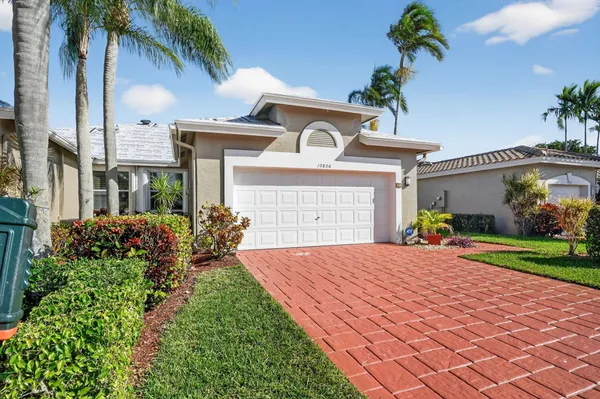 Property Slideshow image 2 of 73 | 10808 royal caribbean cir, Boynton Beach, FL, 33437