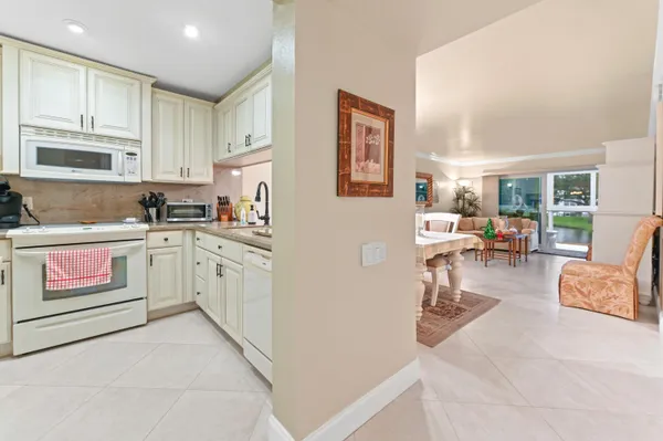 Property Slideshow image 3 of 31 | 1202 bahama bnd j2, Coconut Creek, FL, 33066