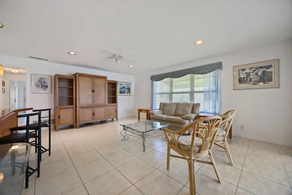 Property Slideshow image 2 of 20 | 275 high point ct d, Boynton Beach, FL, 33435