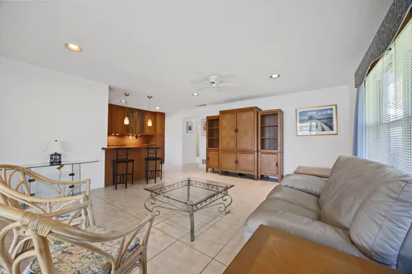 Property Slideshow image 3 of 20 | 275 high point ct d, Boynton Beach, FL, 33435