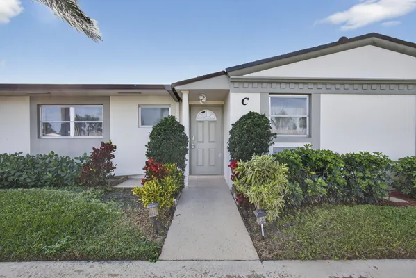 Property Slideshow image 2 of 31 | 2833 crosley dr c, West Palm Beach, FL, 33415