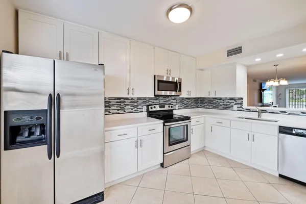 Property Slideshow image 3 of 33 | 1090 guildford e unit e, Boca Raton, FL, 33434