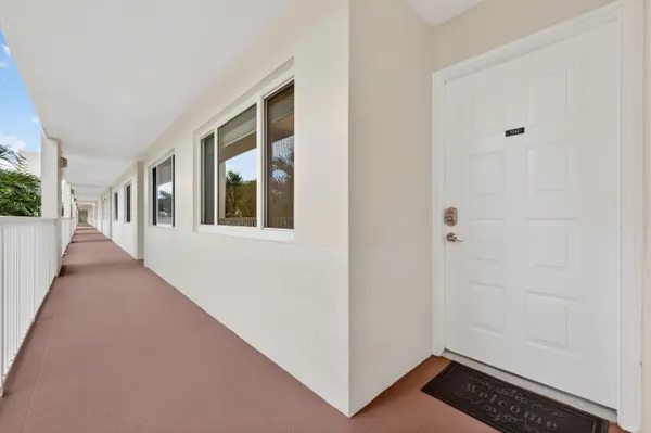 Property Slideshow image 2 of 41 | 7142 s devon dr 210, Tamarac, FL, 33321