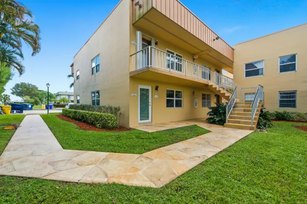 Property Slideshow image 3 of 57 | 433 flanders j, Delray Beach, FL, 33484