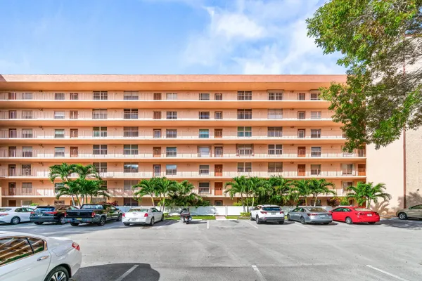 Property Slideshow image 2 of 28 | 14623 bonaire blvd apt 608, Delray Beach, FL, 33446