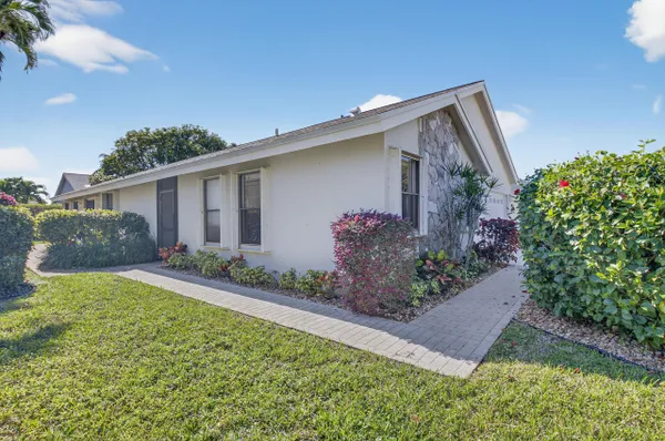 Property Slideshow image 2 of 53 | 2570 nw 13th st, Delray Beach, FL, 33445