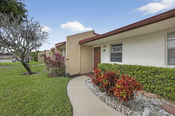 Property Slideshow image 2 of 65 | 135 lake anne dr, West Palm Beach, FL, 33411