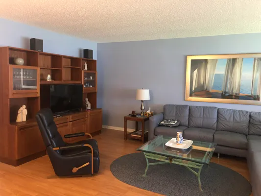 Property Slideshow image 2 of 10 | 912 south dr c, Delray Beach, FL, 33445