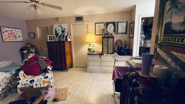 Property Slideshow image 2 of 21 | 910 south dr b, Delray Beach, FL, 33445