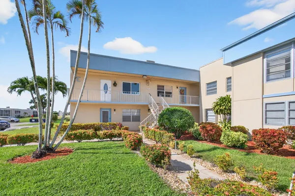 Property Slideshow image 2 of 69 | 222 burgundy e unit e, Delray Beach, FL, 33484