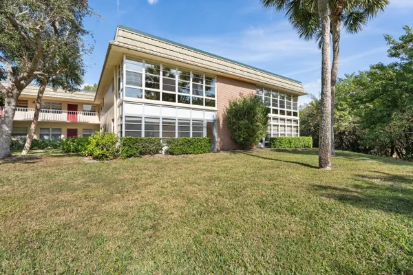 Property Slideshow image 2 of 33 | 26 vista gardens trl 106, Vero Beach, FL, 32962