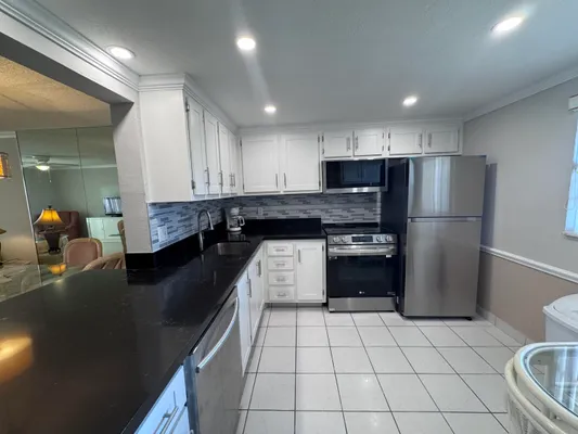 Property Slideshow image 3 of 27 | 300 ne 26th ave 4030, Boynton Beach, FL, 33435