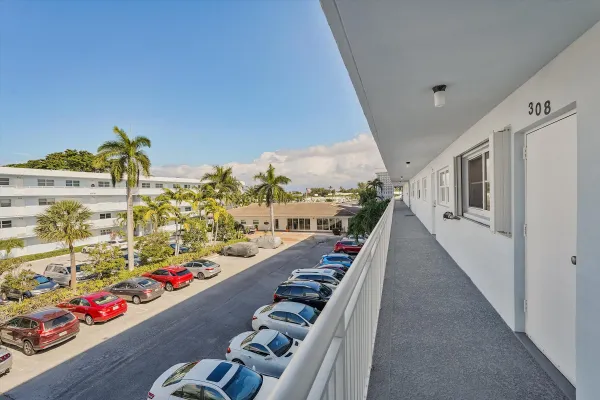 Property Slideshow image 2 of 28 | 2014 s federal hwy 308, Boynton Beach, FL, 33435