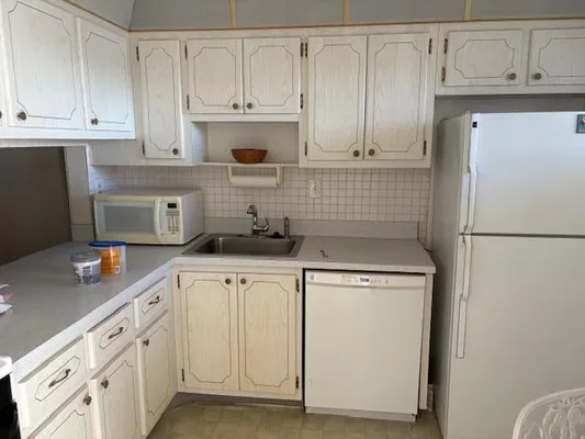 Property Slideshow image 2 of 9 | 2687 garden dr 201, Lake Worth, FL, 33461