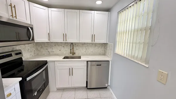 Property Slideshow image 3 of 66 | 81 markham e unit e, Deerfield Beach, FL, 33442