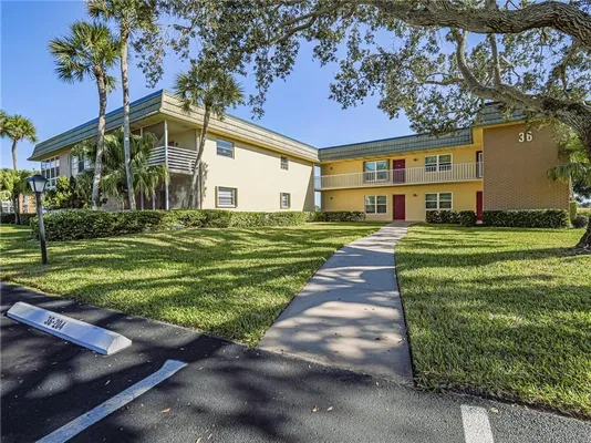 Property Slideshow image 2 of 36 | 36 vista gardens trl 103, Vero Beach, FL, 32962