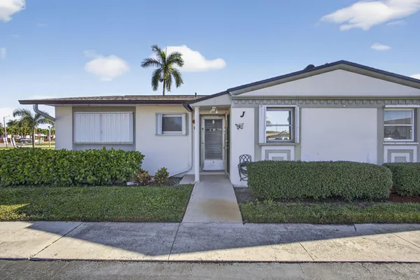 Property Slideshow image 2 of 34 | 2843 crosley dr j, West Palm Beach, FL, 33415