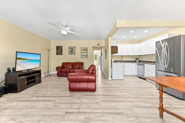 Property Slideshow image 2 of 20 | 142 norwich f, West Palm Beach, FL, 33417