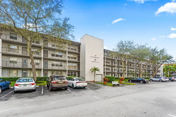 Property Slideshow image 3 of 25 | 13250 sw 4th ct 306g, Pembroke Pines, FL, 33027