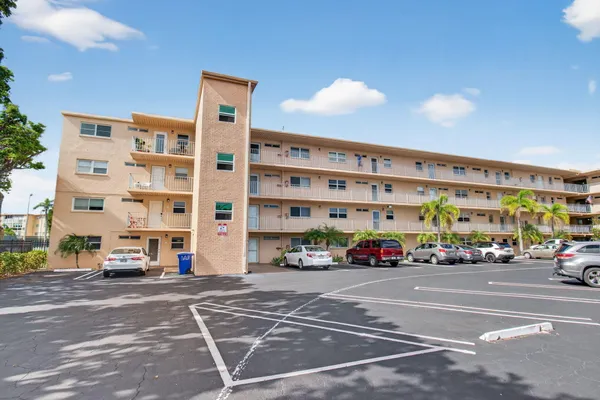 Property Slideshow image 3 of 78 | 2515 ne 2nd ct 201, Boynton Beach, FL, 33435