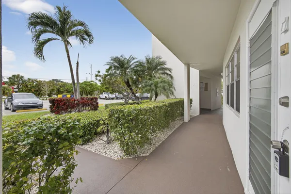 Property Slideshow image 3 of 39 | 127 southampton b, West Palm Beach, FL, 33417