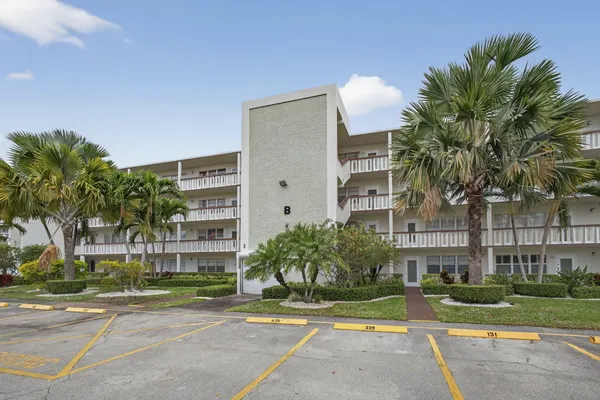 Property Slideshow image 2 of 39 | 127 southampton b, West Palm Beach, FL, 33417