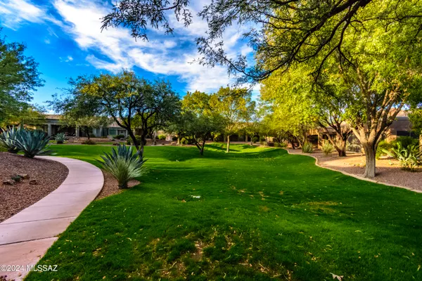 Property Slideshow image 3 of 45 | 716 w shadow wood st, Green Valley, AZ, 85614