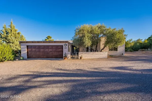 Property Slideshow image 2 of 34 | 511 w continental rd, Green Valley, AZ, 85622